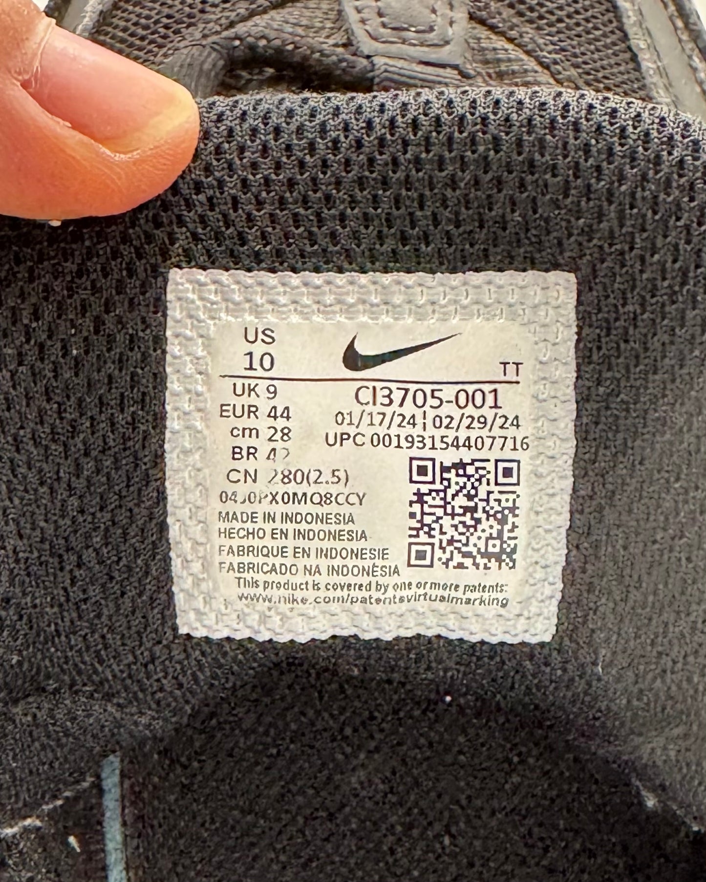 Nike Air Max 95 Triple Black (44 EU / 9 UK)