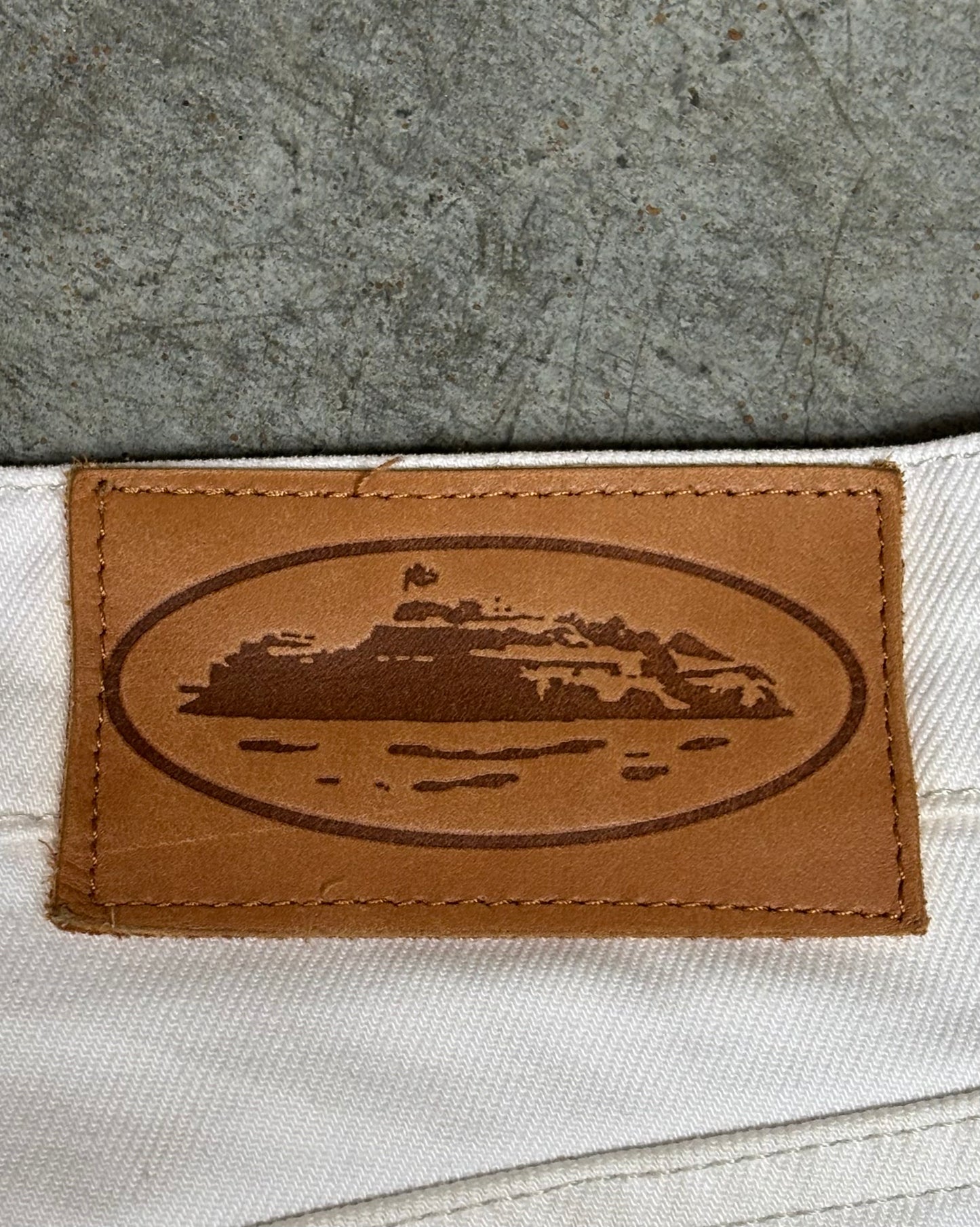 Corteiz Jorts C-Star White (W32)