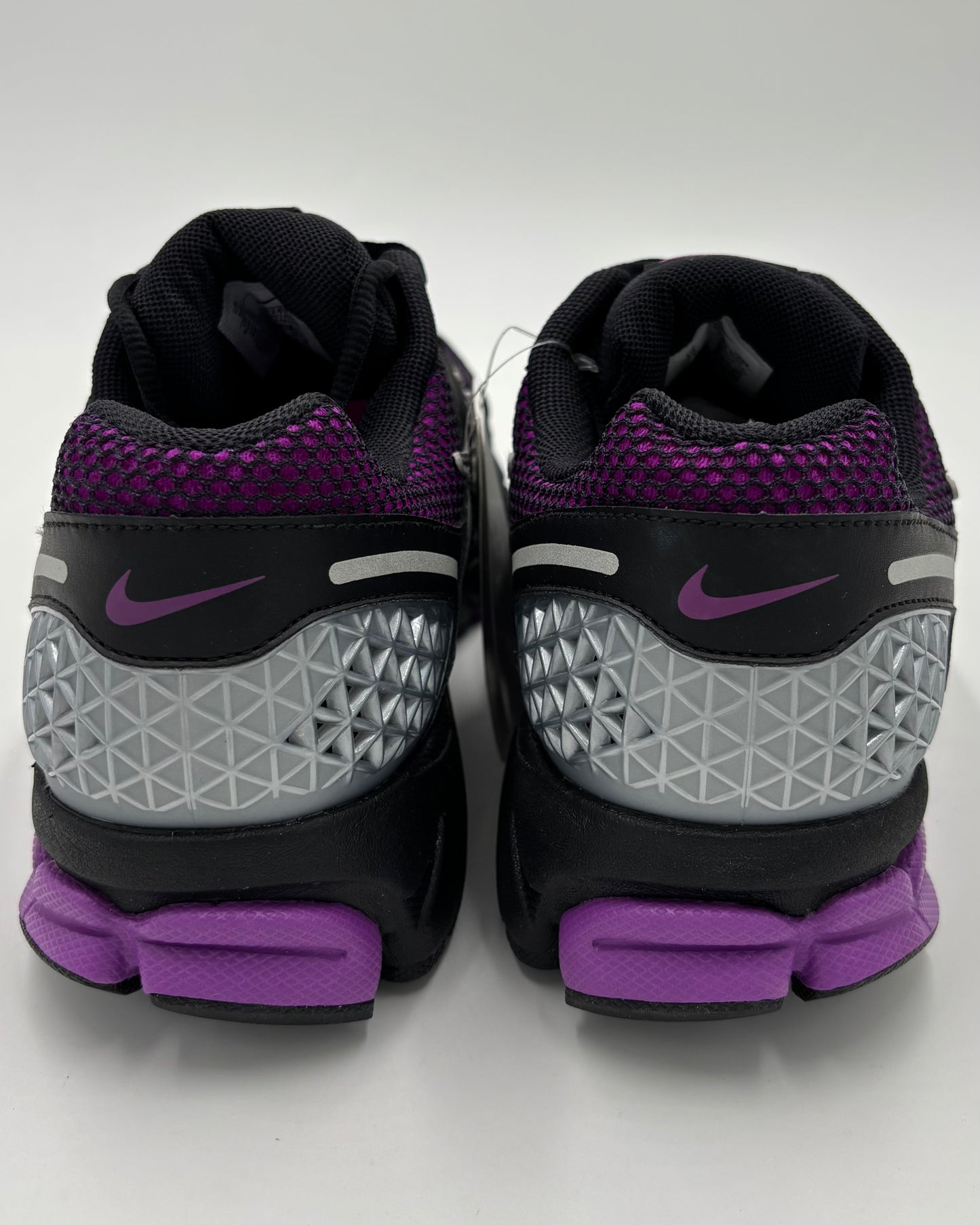 Nike Zoom Vomero 5 Black Vivid Purple SAMPLE (44 EU / 9 UK)