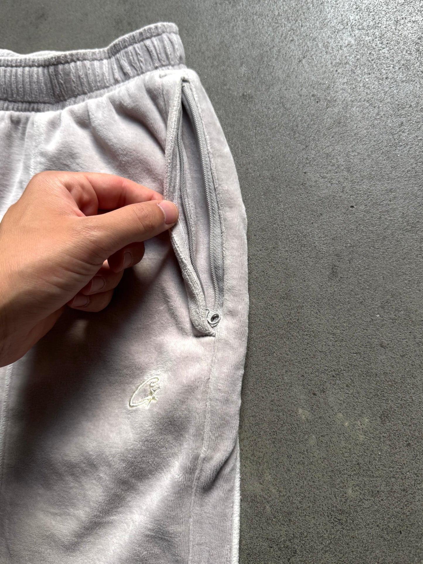 Pantaloncini Corteiz Uptown Velour Grey (Medium)