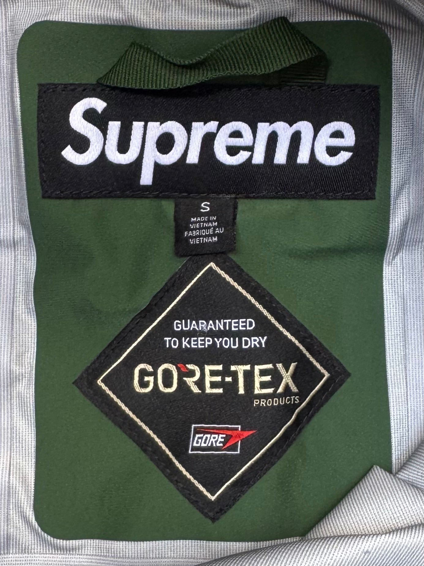 Supreme GORE-TEX Shell Jacket Green (Small)