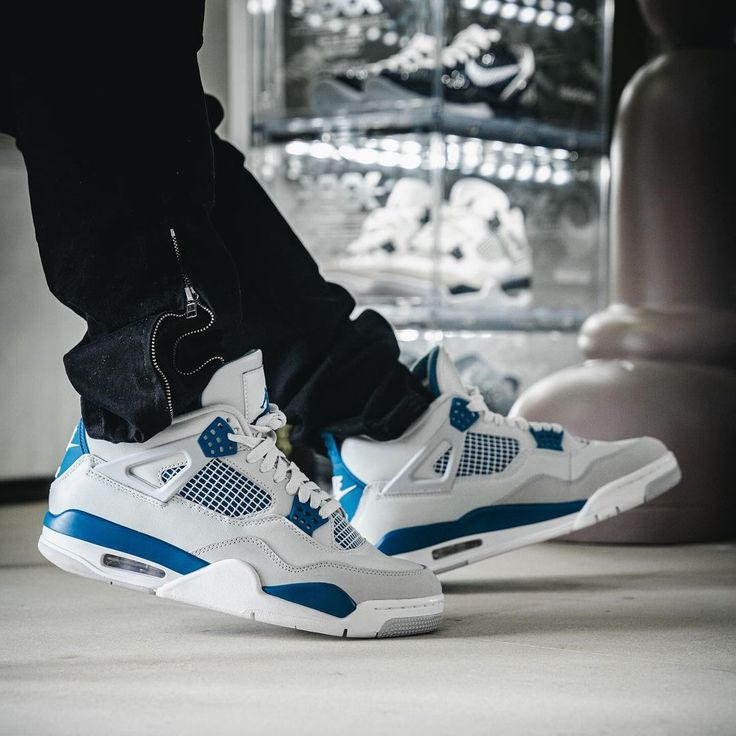 Air Jordan 4