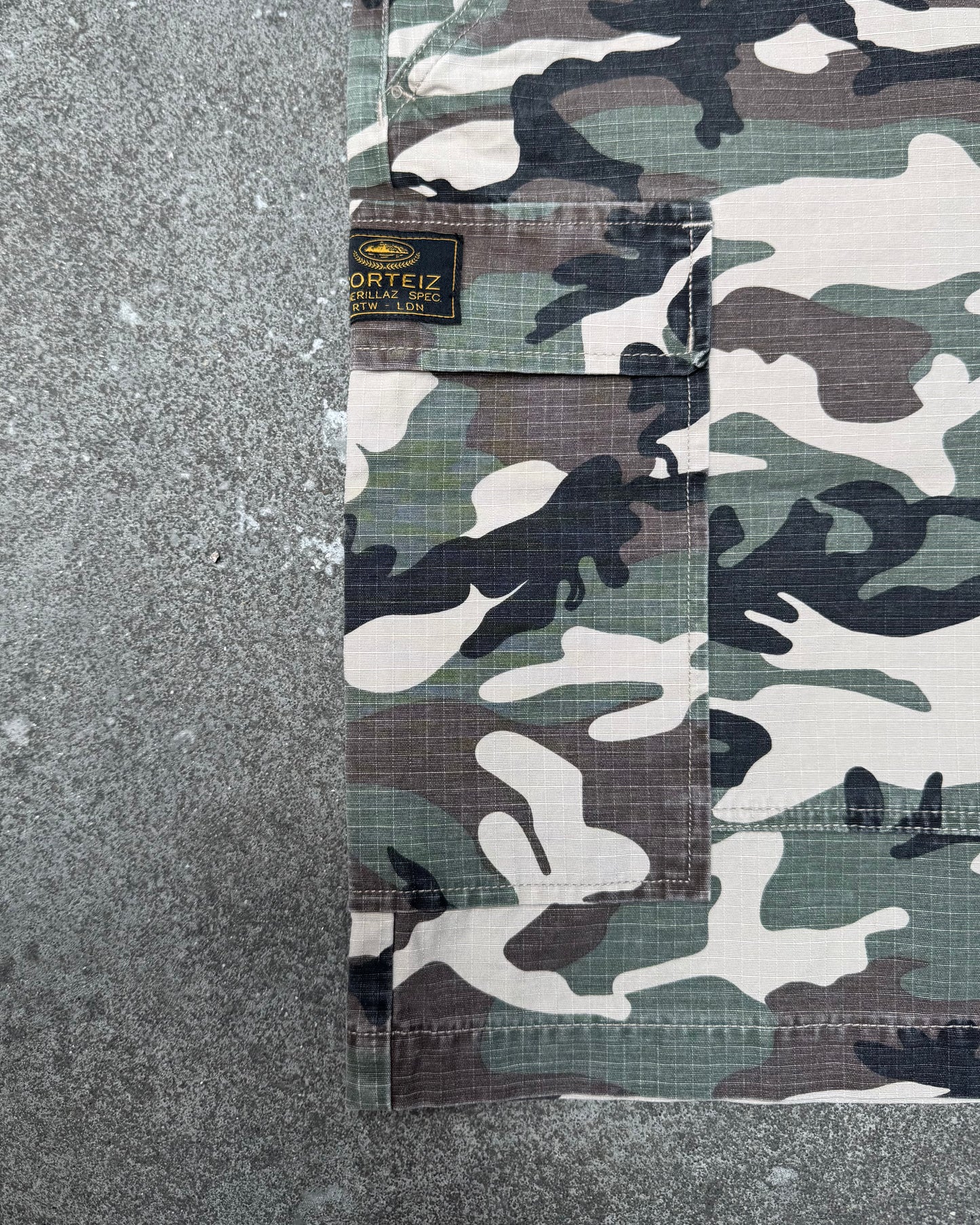 Corteiz Guerrilaz Cargo Short Camo (W32)