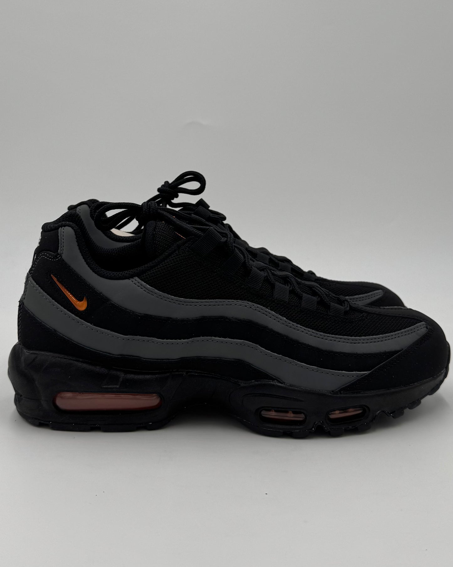 Nike Air Max 95 Black & Orange (44 - 45)