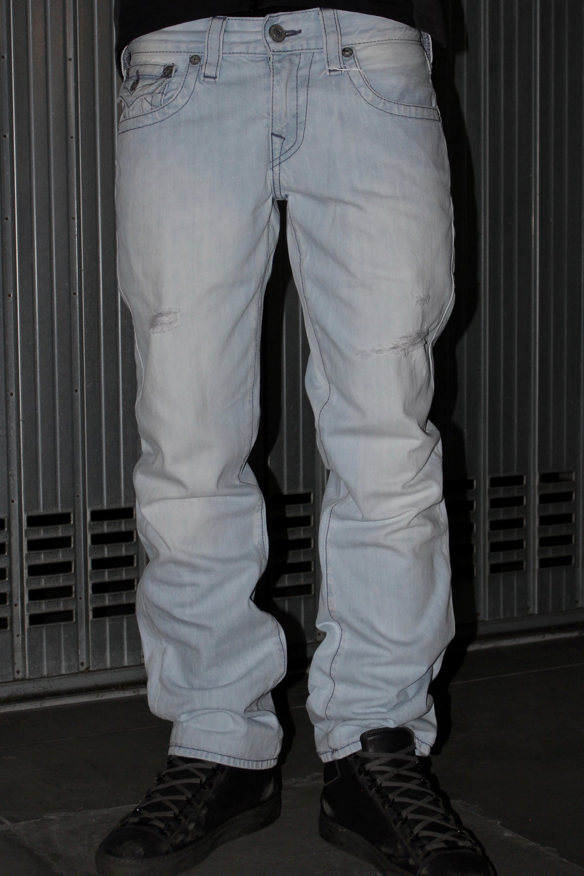 True Religion Relaxed Slim Distressed Denim Jeans (M)