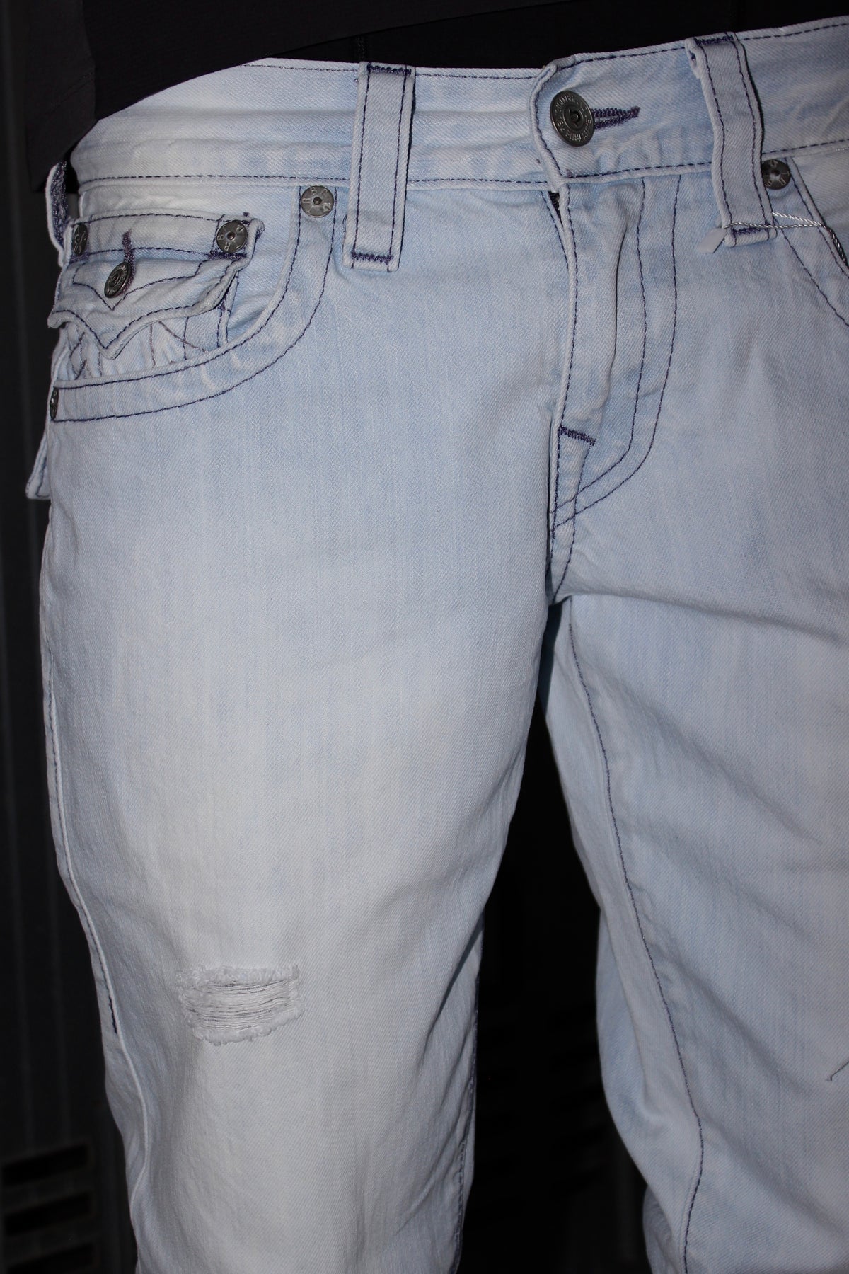 True Religion Relaxed Slim Distressed Denim Jeans (M)