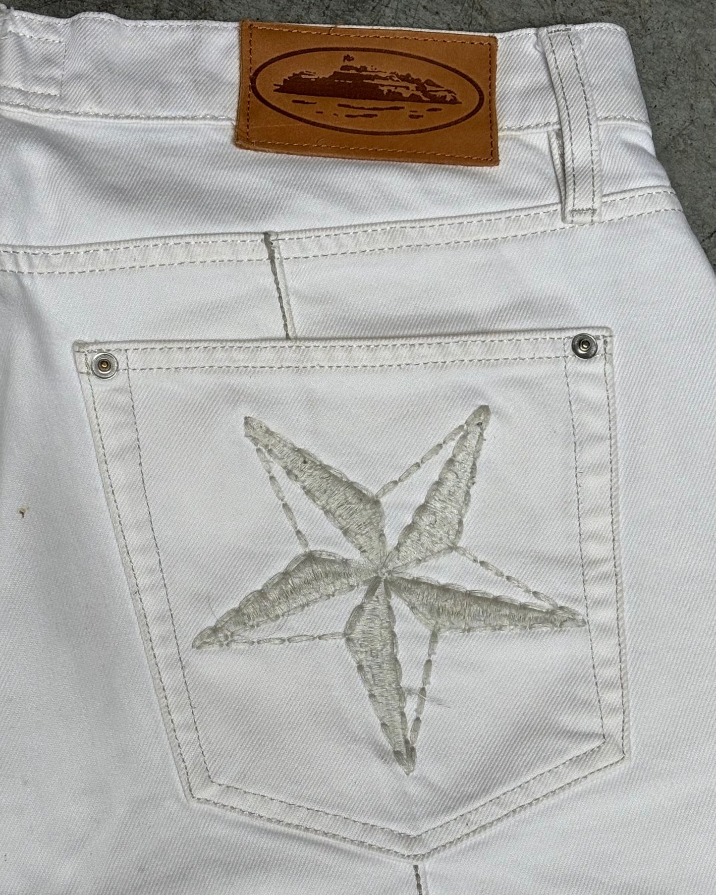 Corteiz Jorts C-Star White (W32)