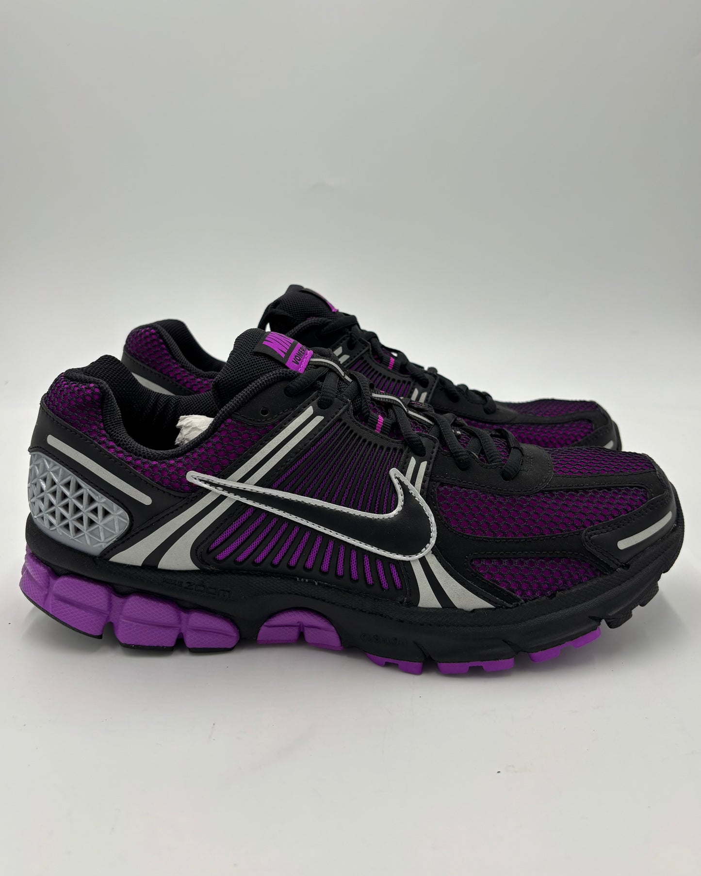 Nike Zoom Vomero 5 Black Vivid Purple SAMPLE (44 EU / 9 UK)