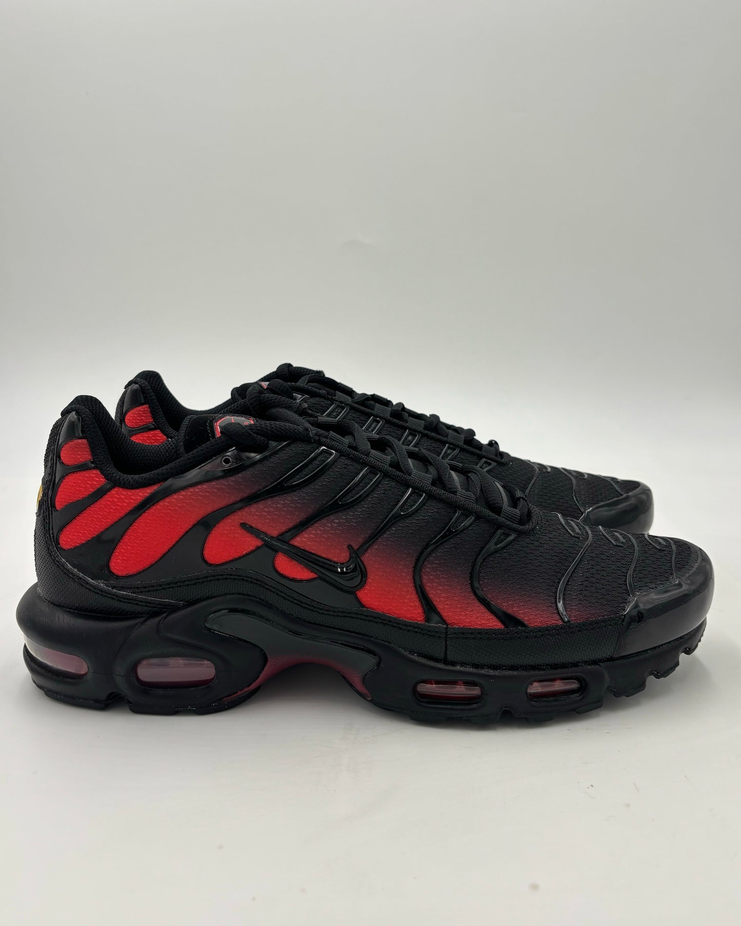 Nike Air Max Plus TN Black Red  (43 EU / 8.5 UK)
