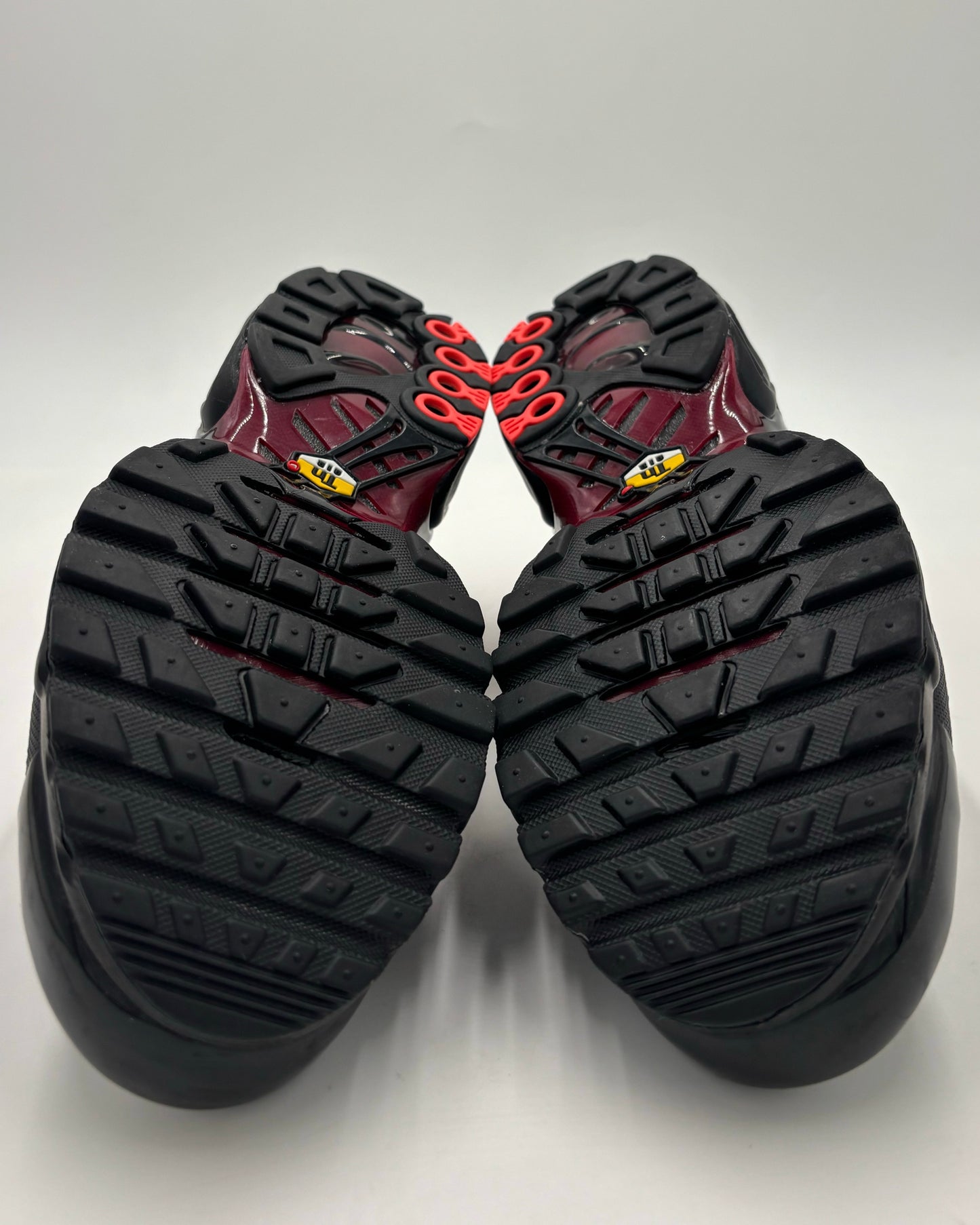 Nike Air Max Plus TN Black Red  (43 EU / 8.5 UK)