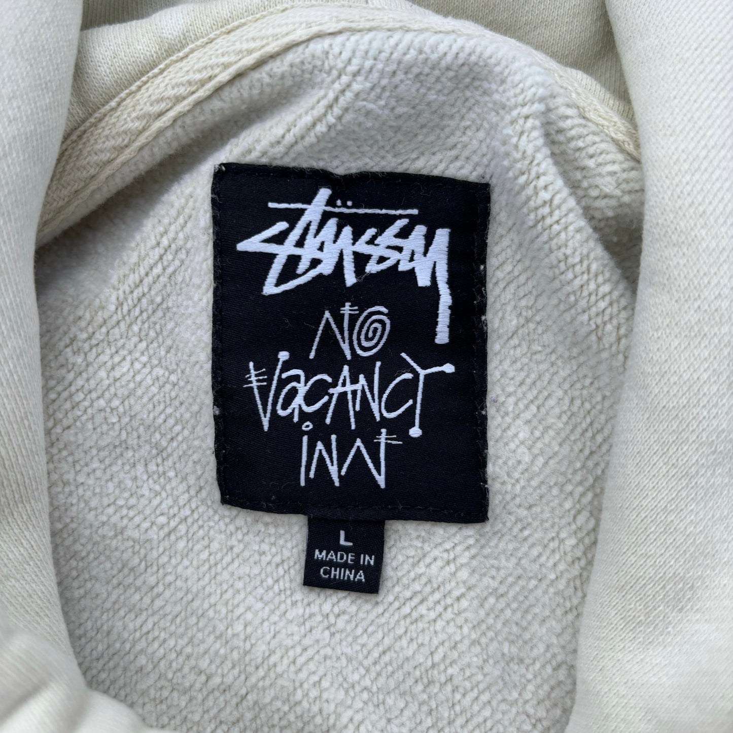 Stussy White Hoodie "No Vacancy Inn" (L)